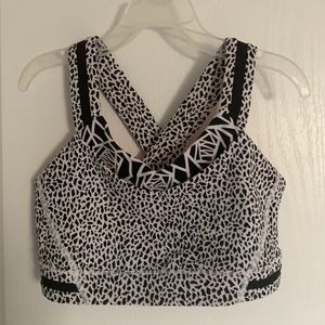 black and white patterned lululemon sports bra
